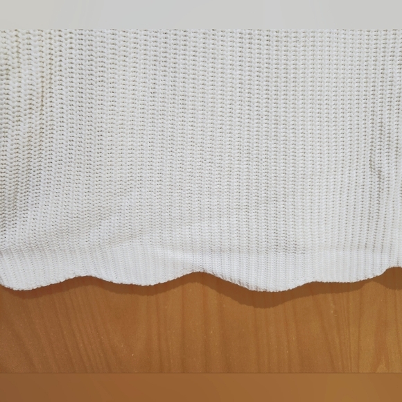 NWT Small White Sweater with scalloped edge - Picture 3 of 6